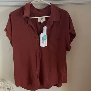 Women’s short sleeve button up
